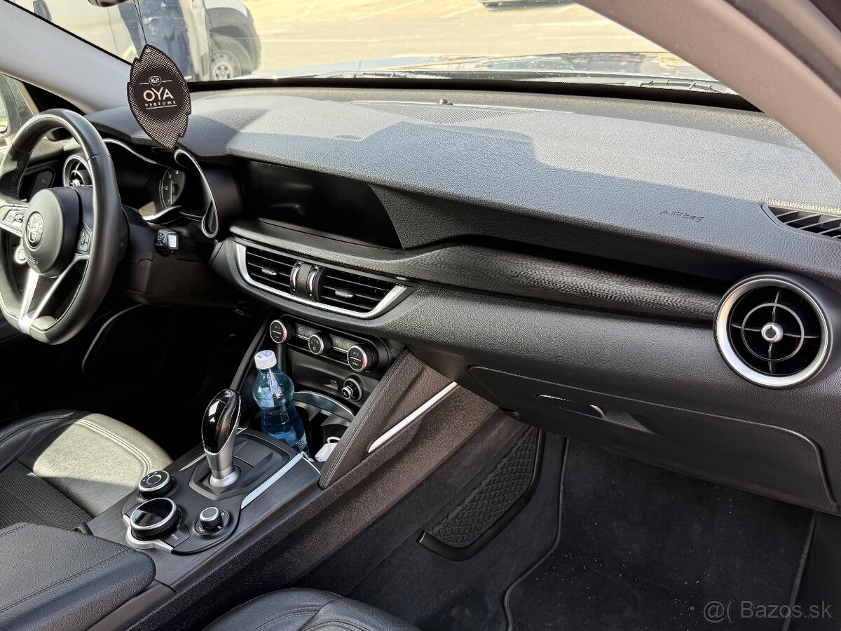 Alfa Romeo Stelvio 2.2 jtd 210 koni Q4 - 19