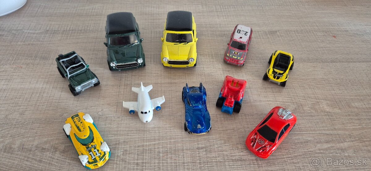 Sanitka, autá, autobus, formula, hasiči, monster truck - 19