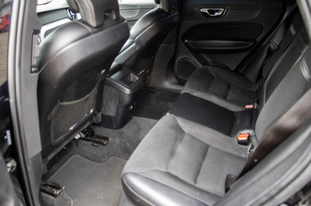 Volvo XC60 D4 Momentum, 140kW (2019) - 19