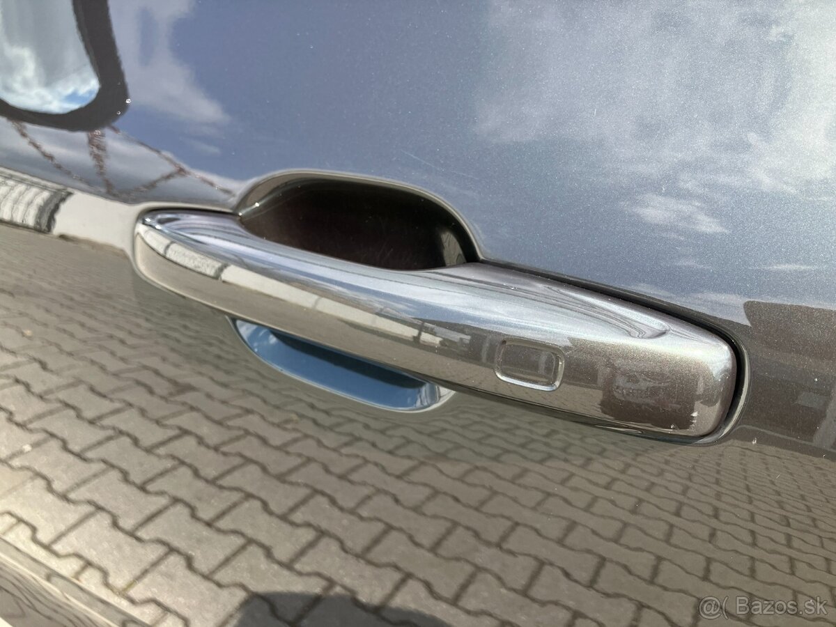 Volvo XC60 2.0 B4 mHEV R-Design AWD A/T8 - 19