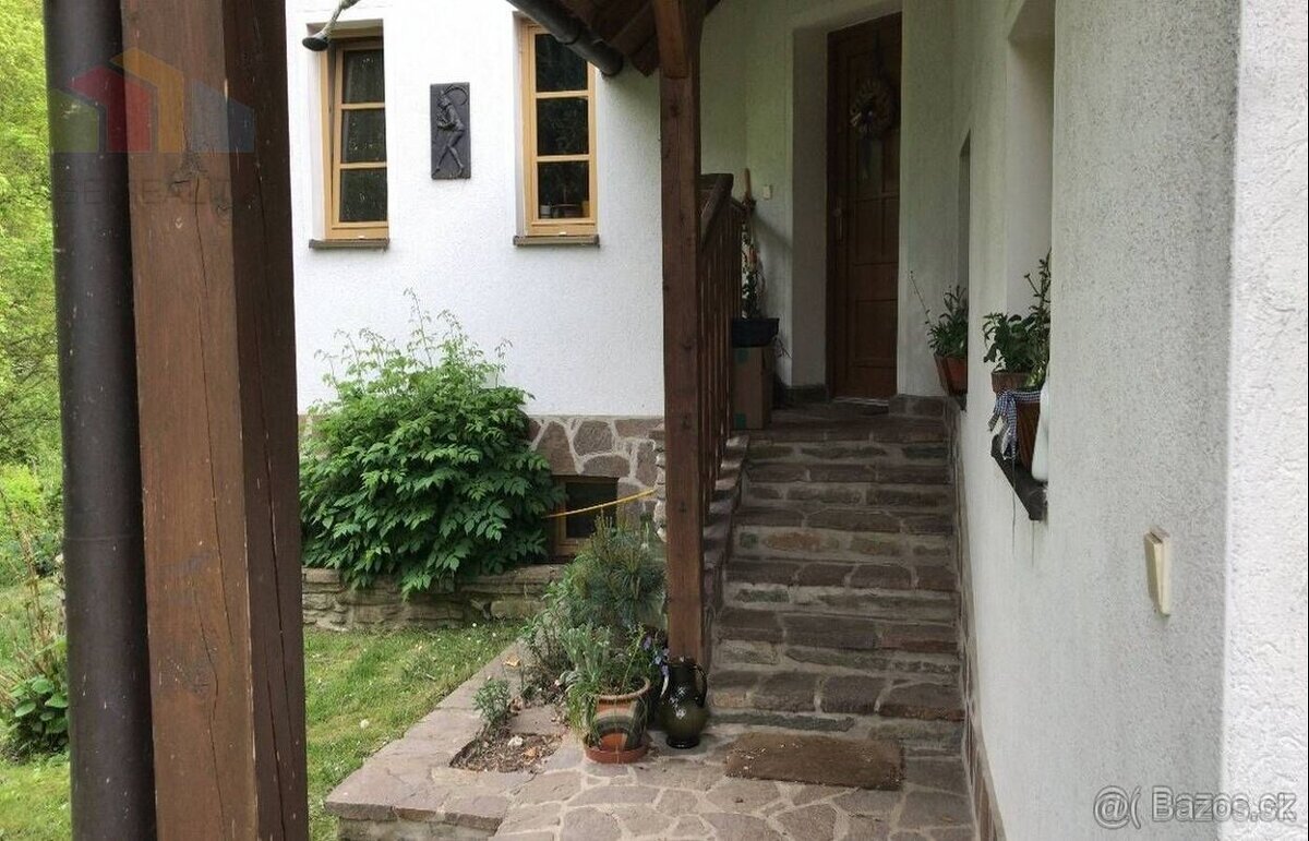 Rodinný dom 5+1 s dvojgarážou a pozemkom 2771 m², okres Doma - 19