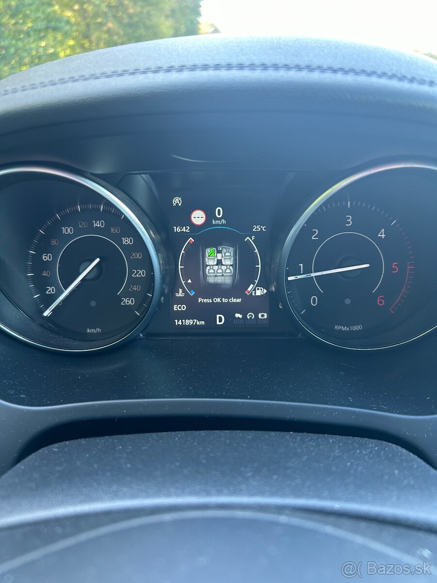 JAGUAR E-PACE 2,0 D 8/2018 automat 4x4 - 19