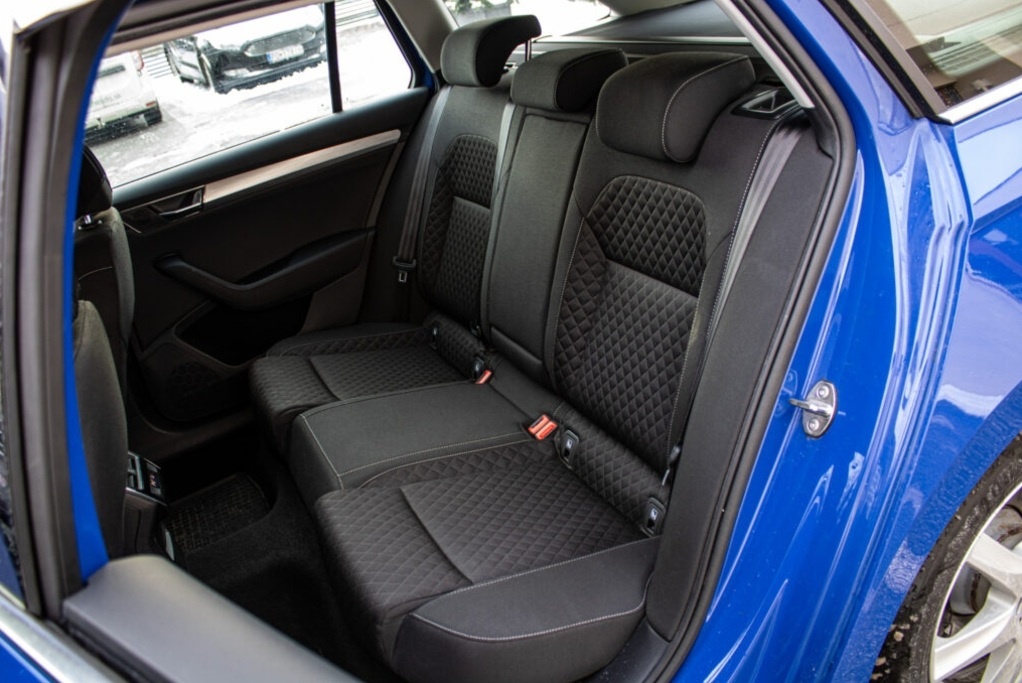 Škoda Superb Combi 2.0 TSI Ambition DSG - 19