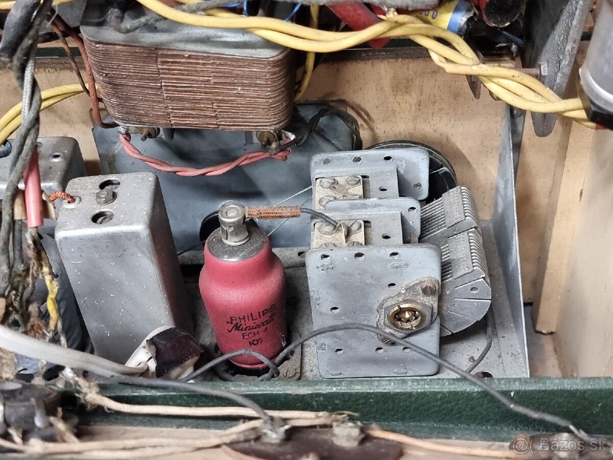 40/50te roky 》PRENOSNÉ STAROŽITNÉ RADIO - 19