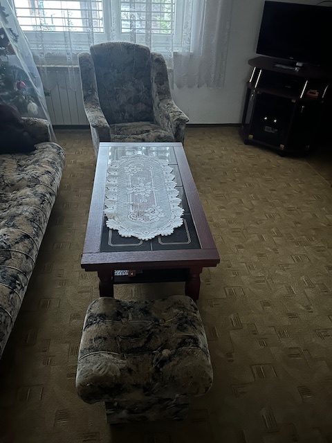 Predám sedačku, 2 kreslá, 3 taburetky - 19