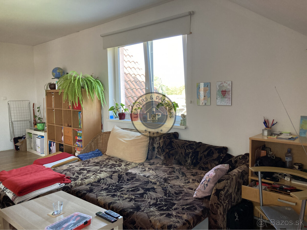 PREDAJ veľký 6izbový rodinný dom Bezenye. - 19