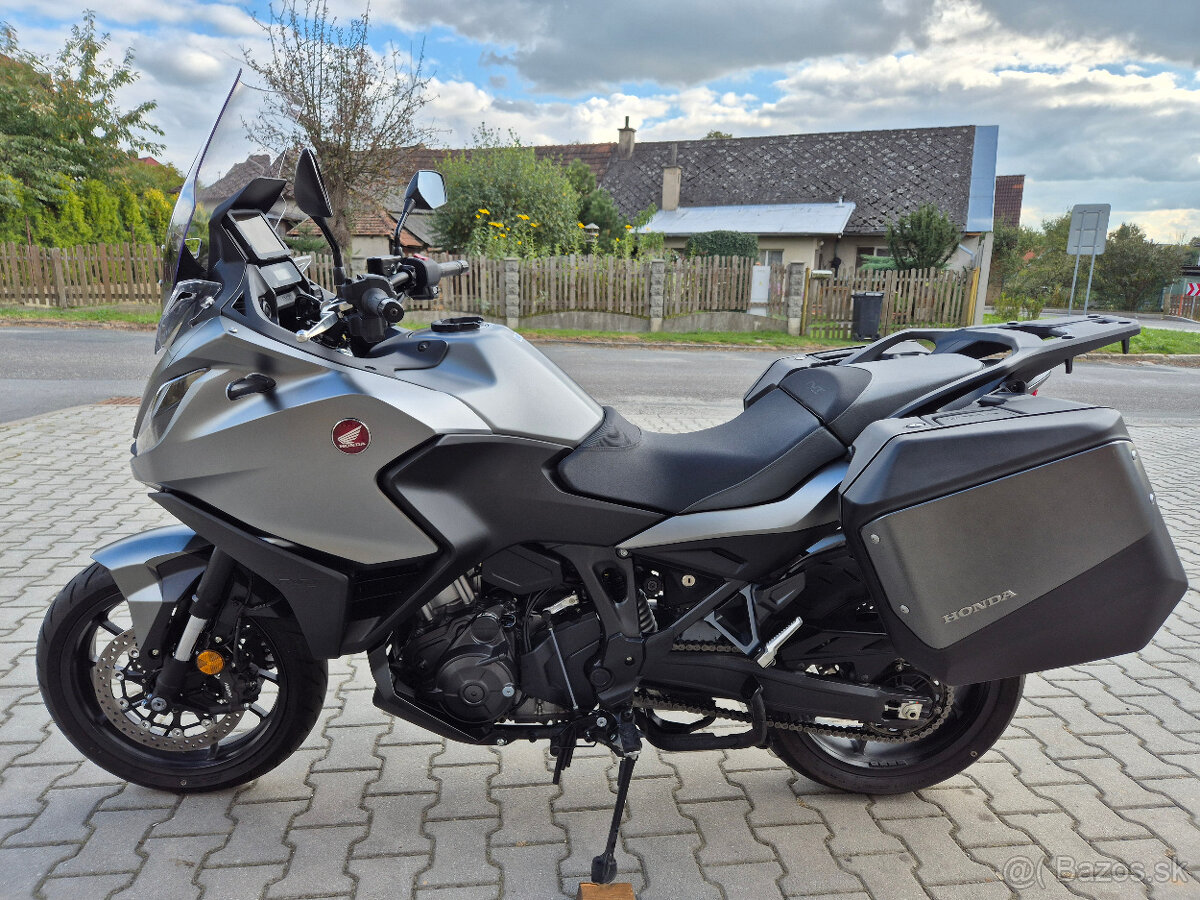 Prodám Honda NT1100 , r. v. 2024, ABS, TC, ČR, 3507km - 19