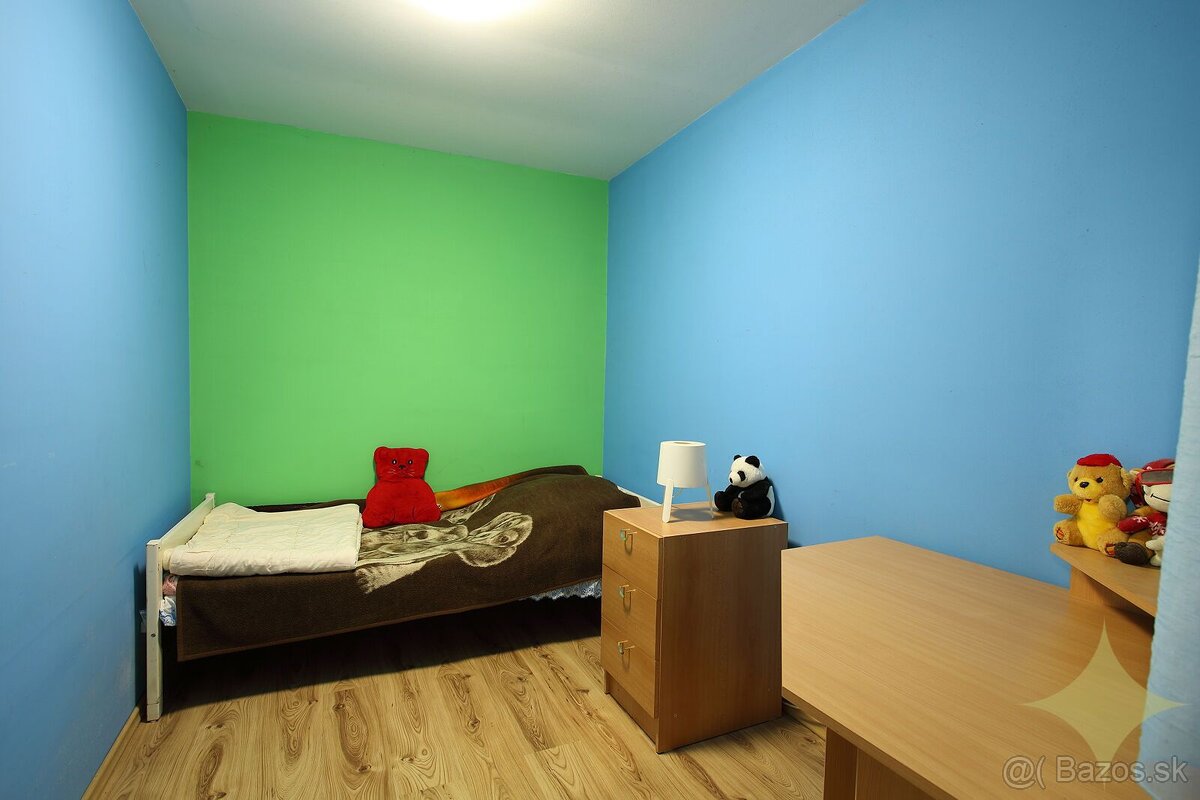 REZERVOVANÉ - Čiastočne zrekonštruovaný rodinný dom s letnou - 19