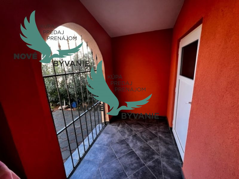 Na predaj dom s 3 apartmánmi len 250m od mora, Chorvátsko - - 19