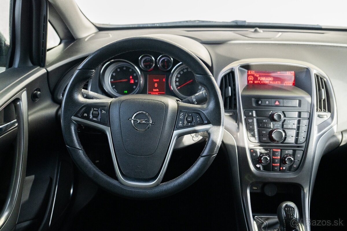 Opel Astra 1.4T 103kw M6, SR - 1.majitel - 19