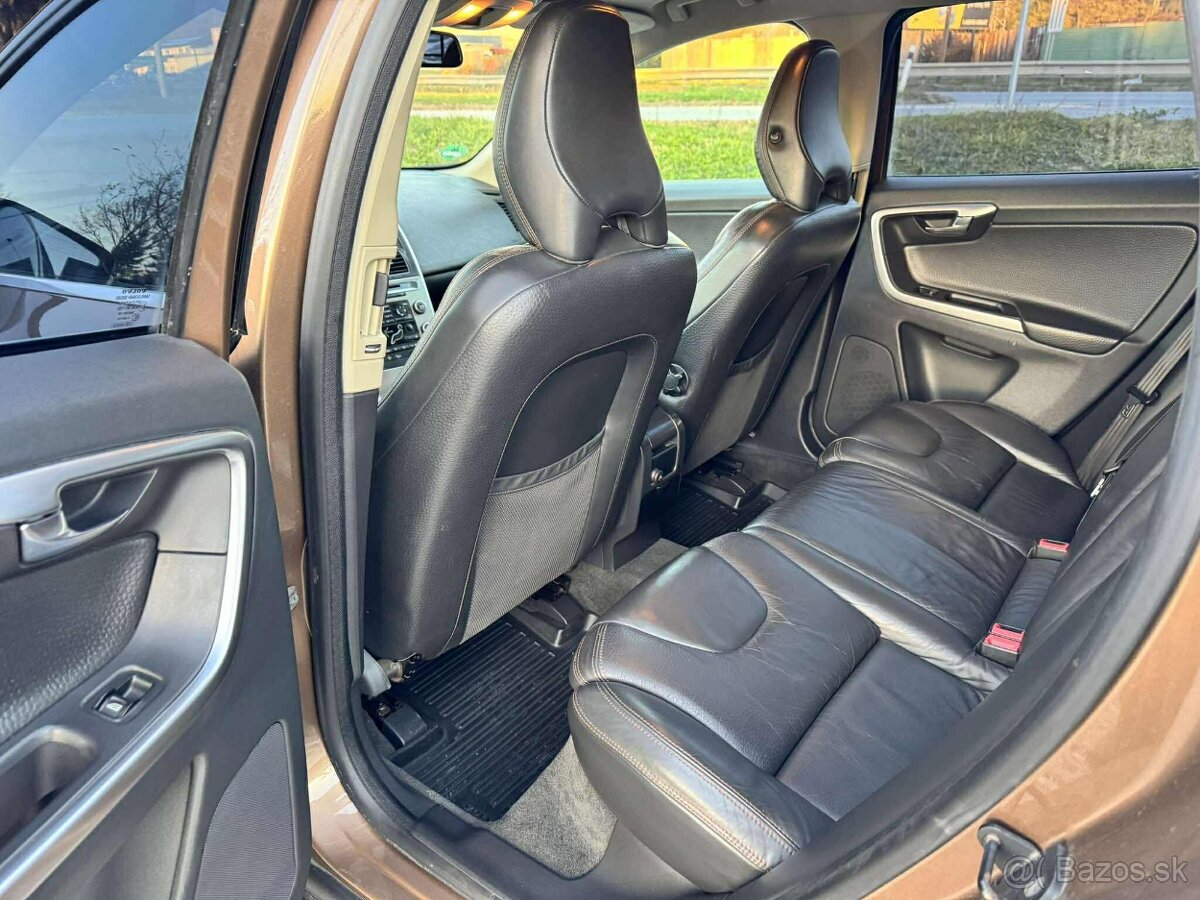 Volvo XC60 AWD - 19