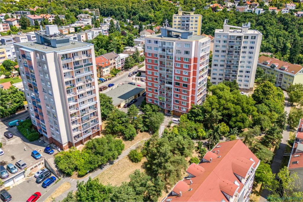 Slnečný 3-izbový byt, loggia, výhľad, zeleň, poloha, L.Dérer - 19