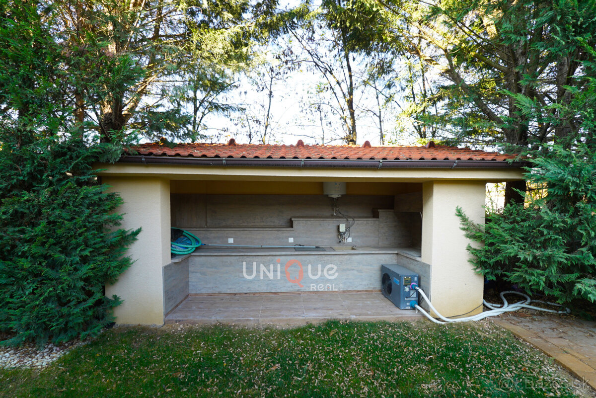 Na predaj kompletne zariadený rodinný dom s bazénom - 19