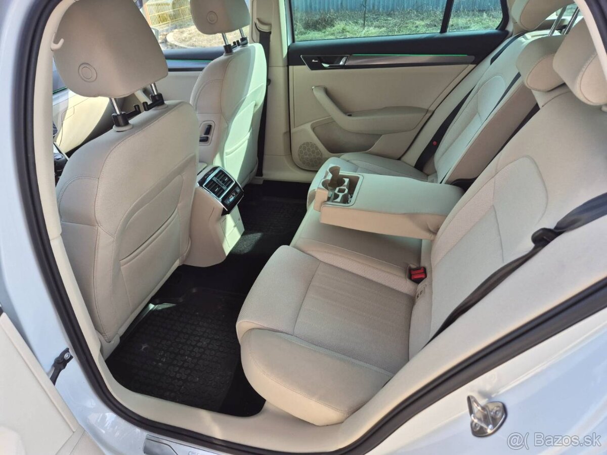 Škoda Superb Combi 2.0 TDI SCR Live DSG - 19