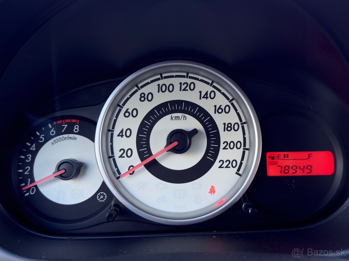 Mazda 2 1,3 benzín 79 000km / NOVÁ STK a EK - 19