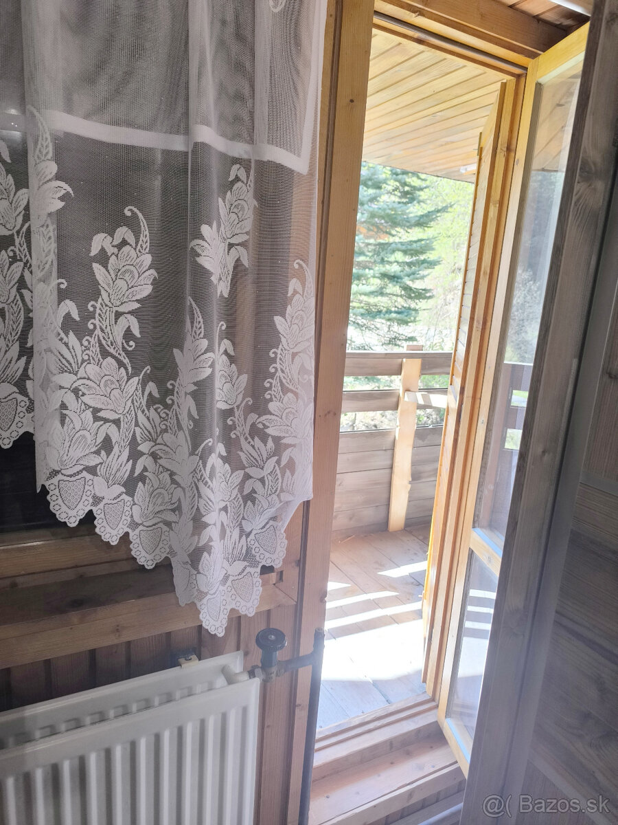 ROZPRÁVKOVÁ KOMPLETNE ZREKONŠTRUOVANÁ ZARIADENÁ CHATA NA LV - 19