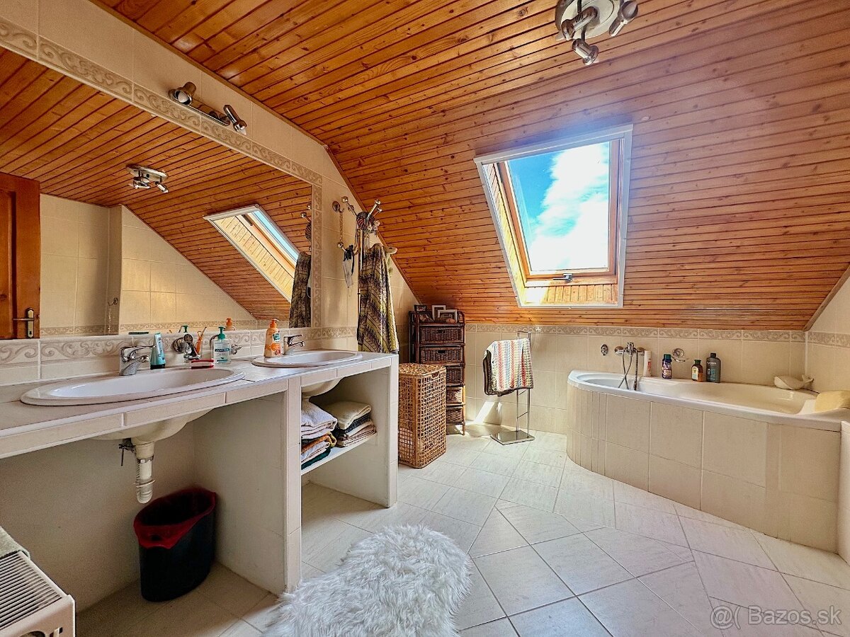 7-izb. Rodinný dom s bazénom na pozemku 5.100 m2 - 19