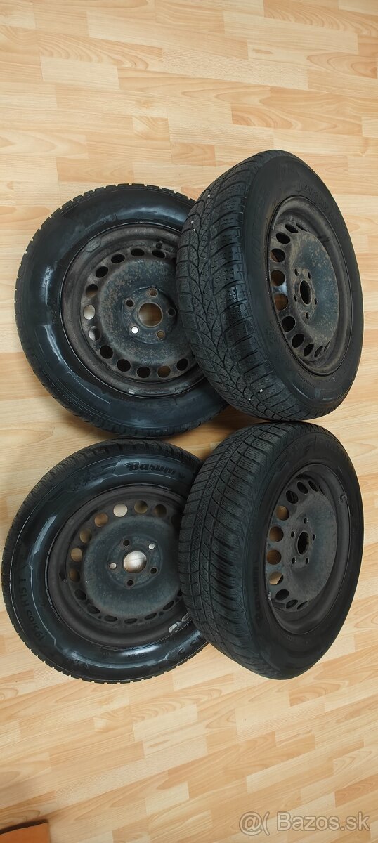 Predám 4 zimné pneumatiky s diskami Škoda octavia 2 - 19