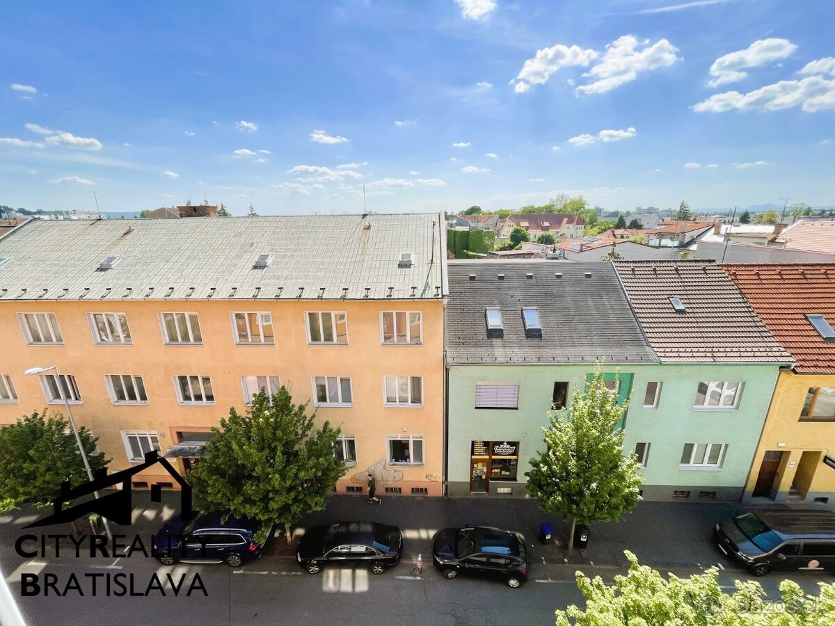 Výnimočný 3-izbový byt s veľkou presklenou terasou v srdci P - 19