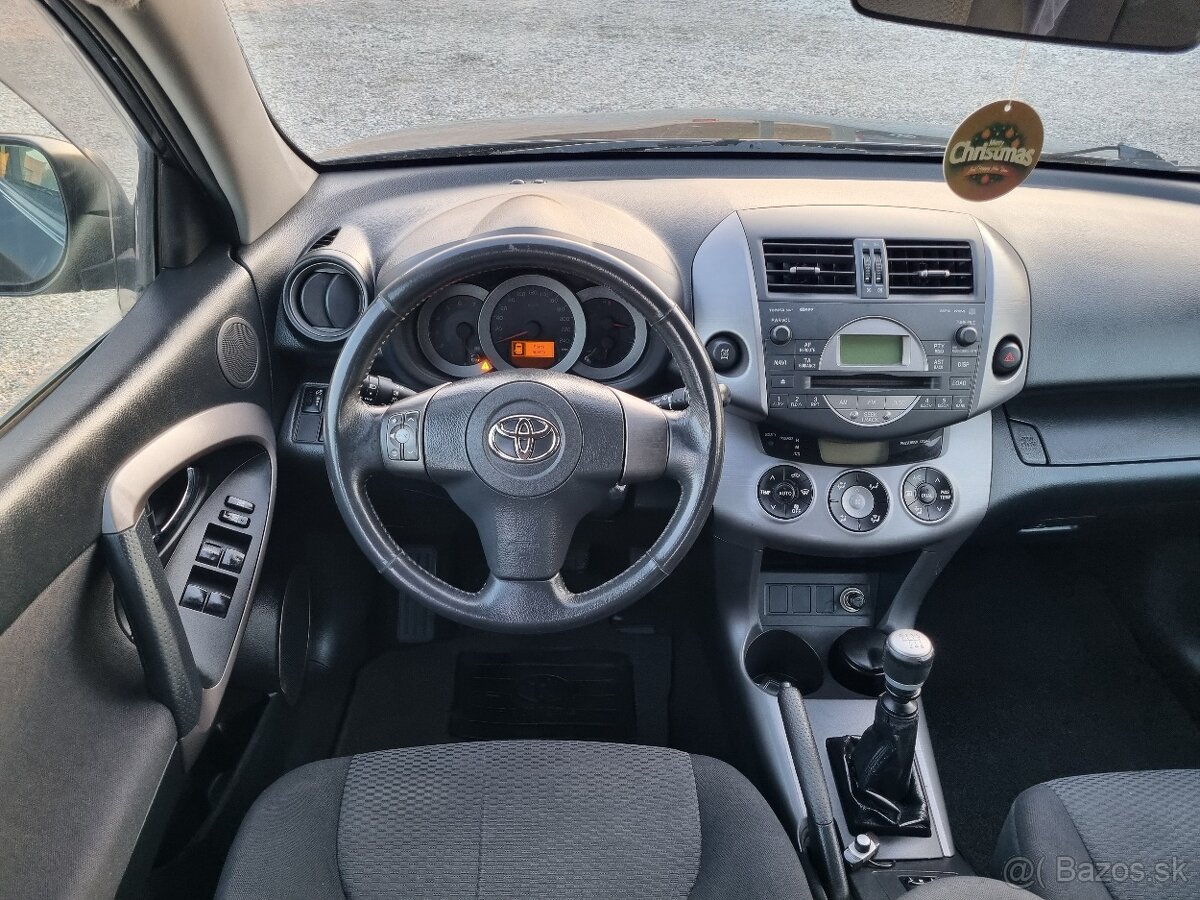TOYOTA RAV 4 2,2D4D 4x4 - 19