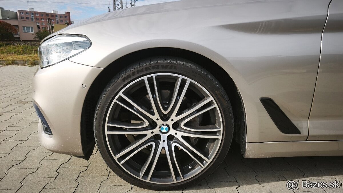 BMW Rad 5 Touring 530d xDrive A/T - 19