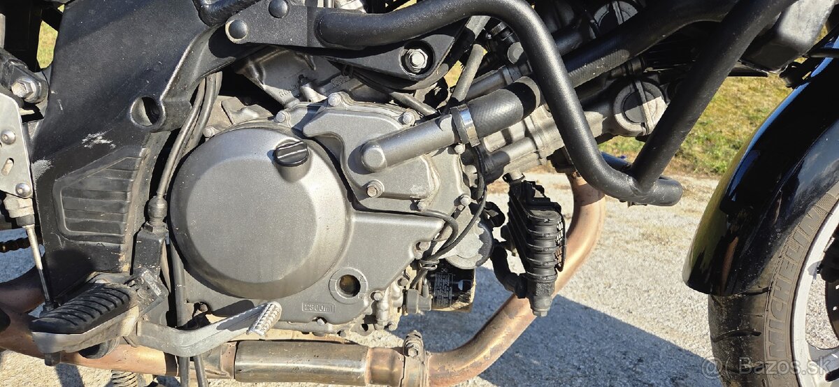 Suzuki V- Strom DL-650; r.v.2010 - 19