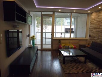 TOP ZREKONŠTRUOVANÝ+ ZARIAD. 5-izb. byt 95 m2+ loggia, vlast - 19
