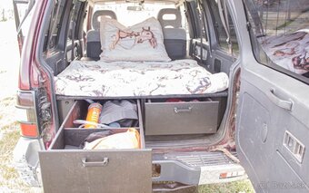 Mitsubishi Pajero Camper - 19