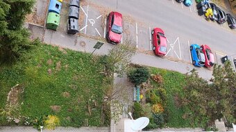 Predám priestranný 4-izbový byt v pokojnej a tichej lokalite - 19