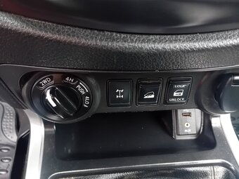 Nissan Navara DoubleCab 2,3 dCi - 19