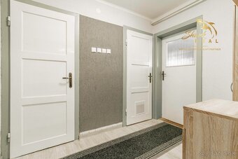 REZERVOVANÉ - Na predaj pekný dom so záhradou - 19