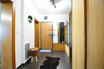 Moderný 3-izbový byt s garážou a výhľadom na Tatry – Veľká L - 19