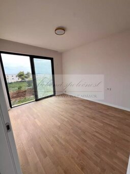 Predaj luxusného apartmánu (S9) priamo na pláži s parkovacím - 19
