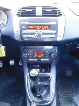 Fiat Bravo 1.4 T-JET,,výkon 110 Kw,,PĚKNÝ - 19