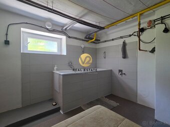 Na PREDAJ RD Zobor s krásnym pozemkom 941m2 - 19