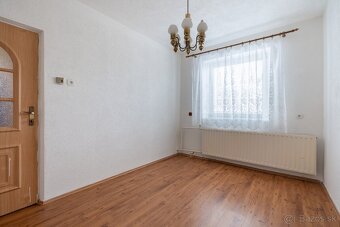Rodinný dom s potenciálom - Košeca - 19