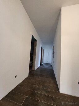 EXKLUZÍVNE nadštandardná, 5i novostavba na 6á pozemku - 19