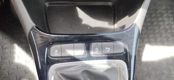 Opel Crossland X  1.2 turbo  benzin 96 kw, M6 - 19