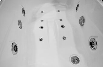 M-SPA - 1683 Pravá kúpeľňová vaňa s hydromasážou 140 x 87 x - 19
