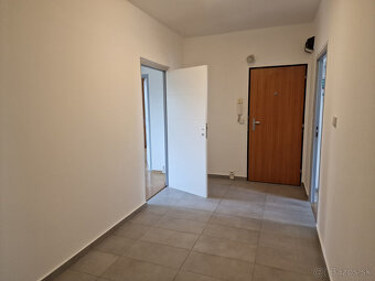 SENEC - NA PRENÁJOM 4 izbový čiastočne zariadený byt v dobre - 19