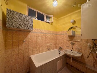 3 izbový tehlový byt, 72 m2 + presklená lodžia a balkón, vla - 19