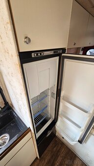 2017 velmi pěkná vestavba obytné auto karavan VAN - 19