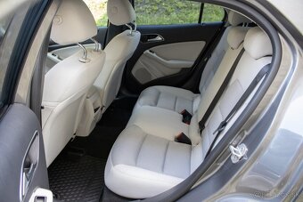 Mercedes-Benz GLA 180 - 19