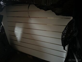 Kompletné vybavenie predajne – pulty a skrine (top stav) - 19