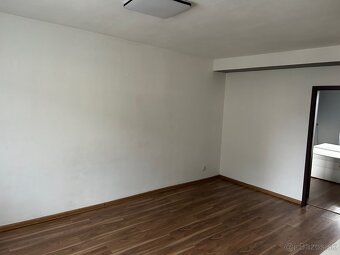 Ponúkam na prenájom 2 izbový byt v centre Snv - 19
