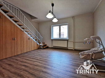 Na predaj 6-izbový priestranný dvojpodlažný rodinný dom v No - 19