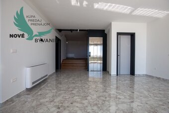 Luxusná novostavba vila s bazénom a výťahom len 100m od mora - 19