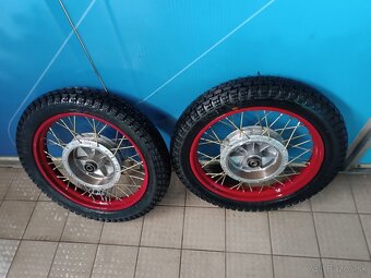 Špice kolo dráty pneu i-40 3.75-19 střed kola Ural Dněpr M72 - 19