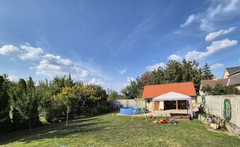 PRIESTRANNÝ 4-IZBOVÝ DOM PO REKONŠTRUKCII S GARÁŽOU A LETNOU - 19