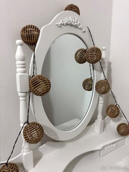 Kozmetický stolík - 19